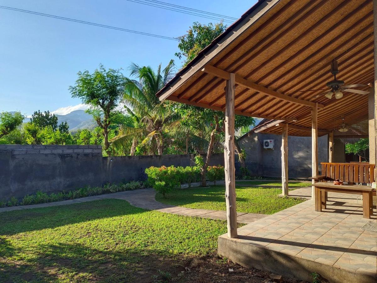 Menjangan View Bed and Breakfast Banyuwedang Buitenkant foto