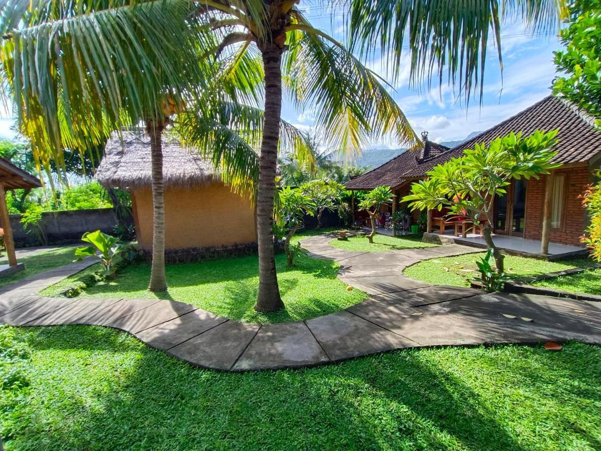 Menjangan View Bed and Breakfast Banyuwedang Buitenkant foto