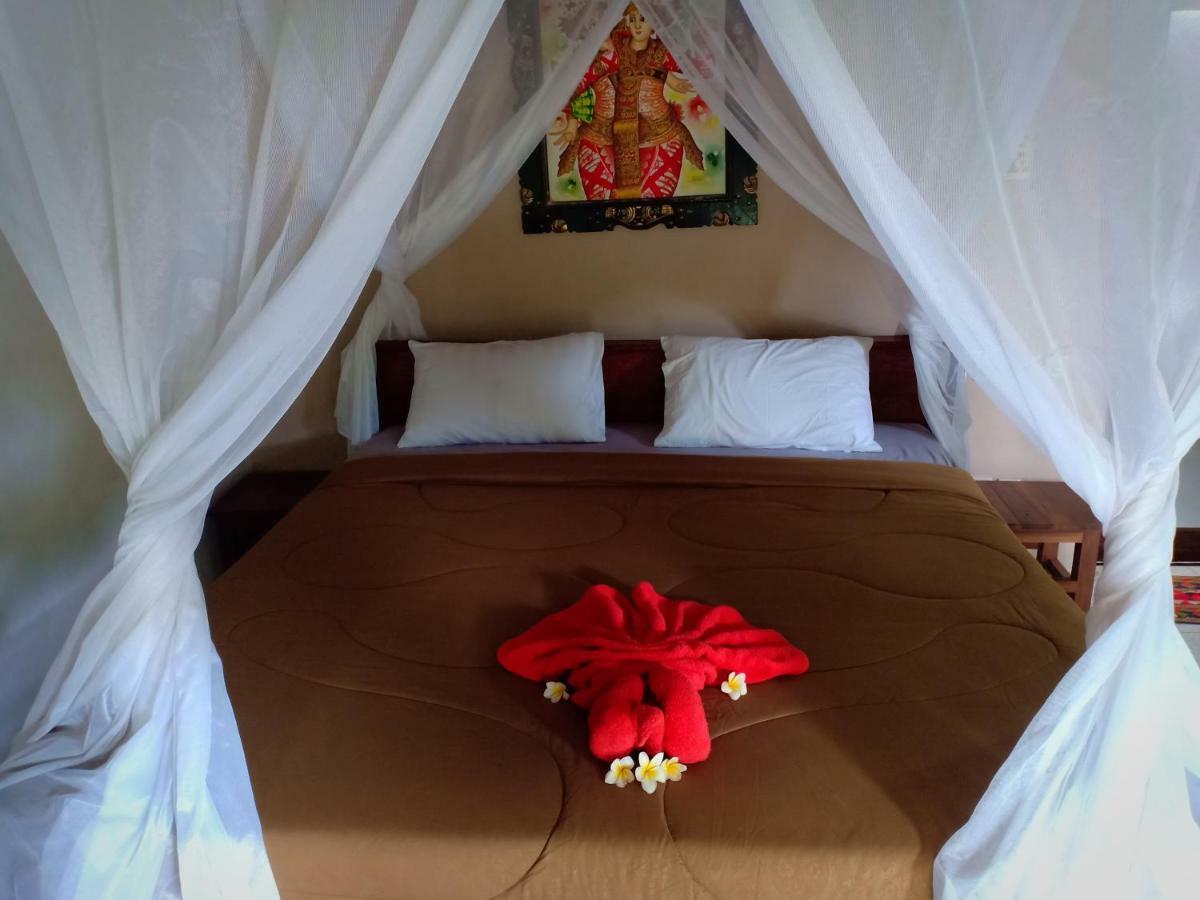 Menjangan View Bed and Breakfast Banyuwedang Buitenkant foto