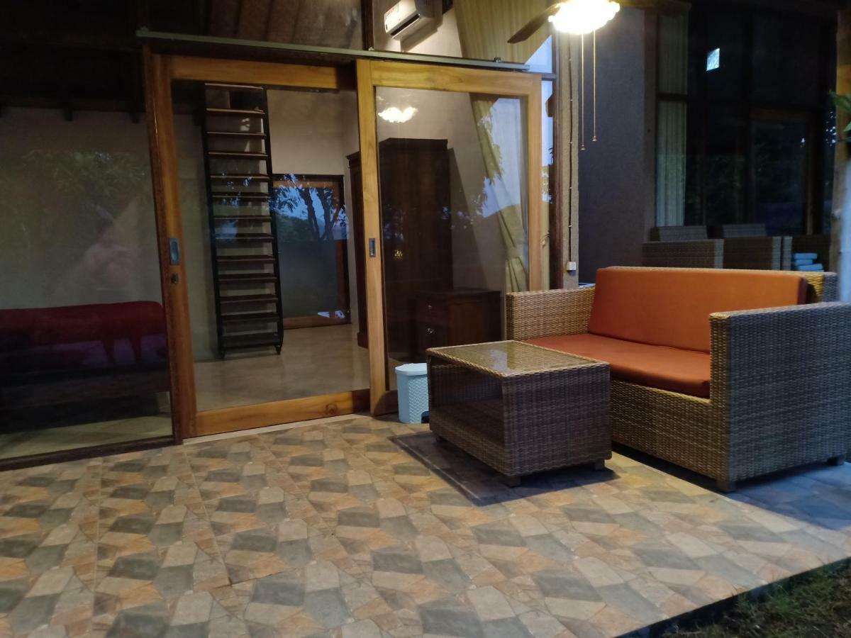 Menjangan View Bed and Breakfast Banyuwedang Buitenkant foto